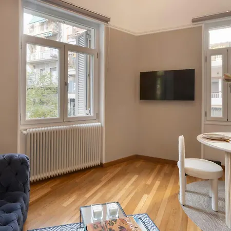 Acropolis Maisonette 3br 6ppl 15min Metro&museum Apartment