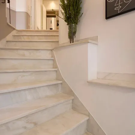 Acropolis Maisonette 3br 6ppl 15min Metro&museum Apartment *